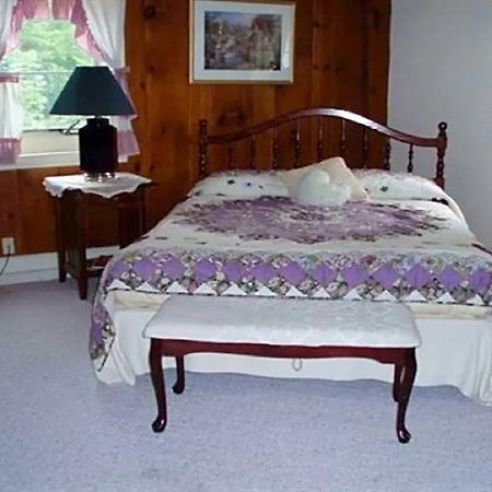 1768 Country Inn North Conway Room photo