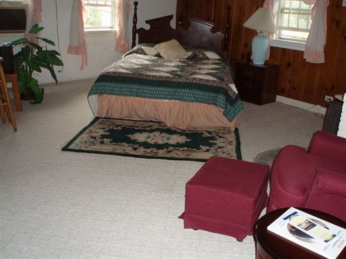 1768 Country Inn North Conway Room photo